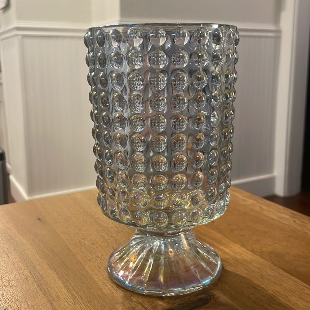 Iridescent glass pedestal vase 🤩
